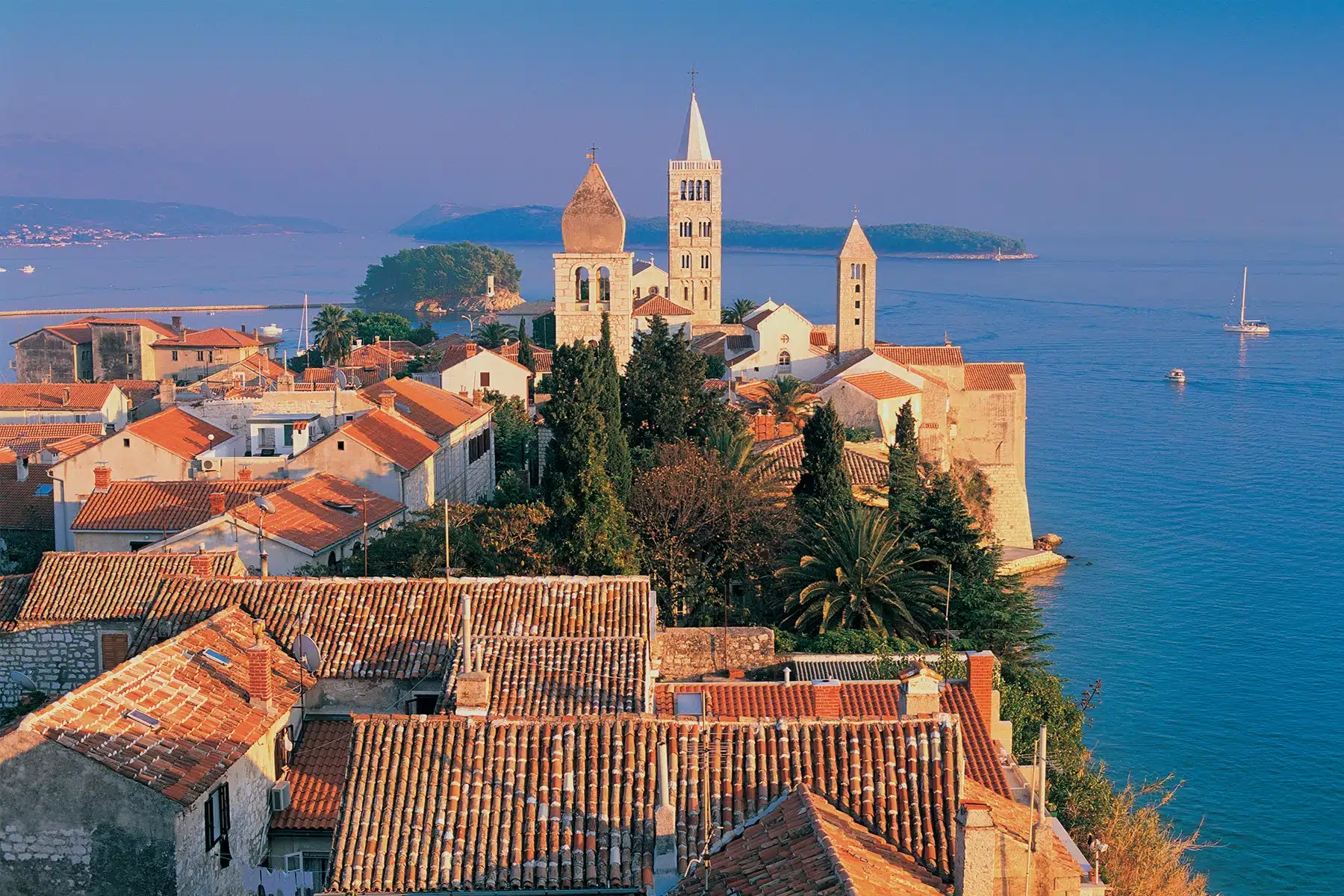 Sailing yacht in Rab